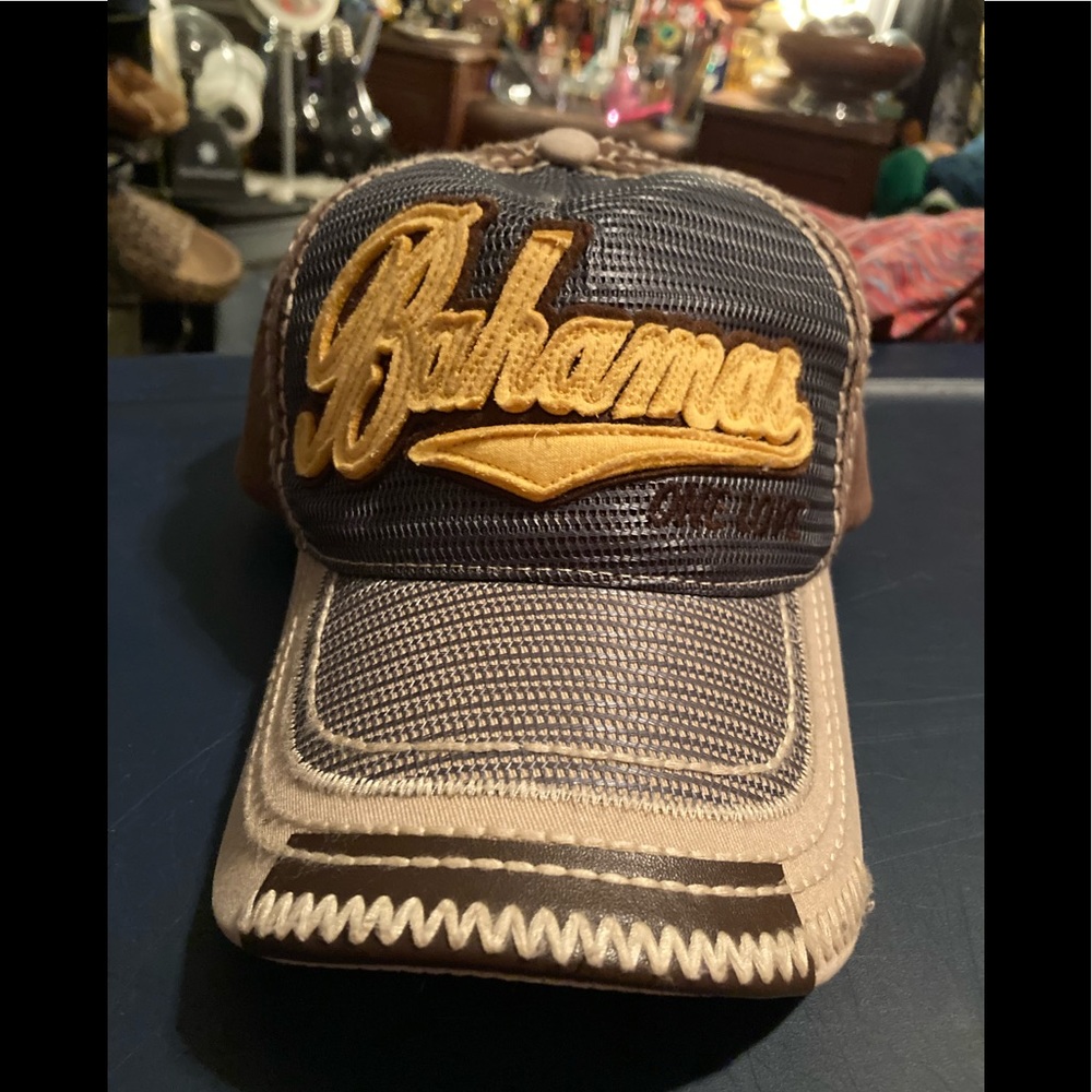 Mens worn once Bahamas Velcro strap hat. In amazing shape. No rips or stains.